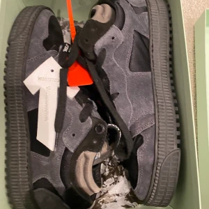 Off-WhiteOff-Court low trainers size: 41 EU Very good condition Black, Suede - Off-WhiteOff-Court low trainers size: 41 EU Very good condition Black, Suede.  