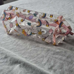 Ynicorn necessär - Necessär fläk finns på bilden, annars fin o i bra skick. 