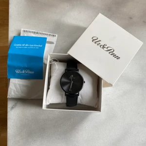 Ny herrklocka - Helt ny herrklocka. Märke: Black Oak. Färg: svart Frakt: 66kr spårbart