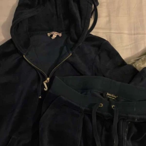 Juicy couture set strl xs - Jätte bra skick köpte de för nån månad sen och knappt använd, finns mer info och bilder❤️
