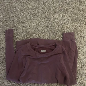 Vintage acne studios sweatshirt - Säljer nu denna acne studios vintage sweatshirten då ja inte använder den. 