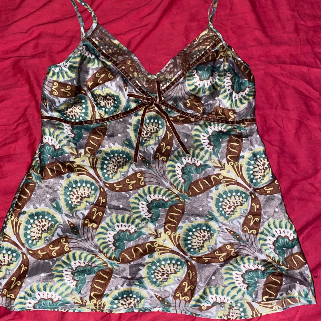 mönstrad satin linne med spets