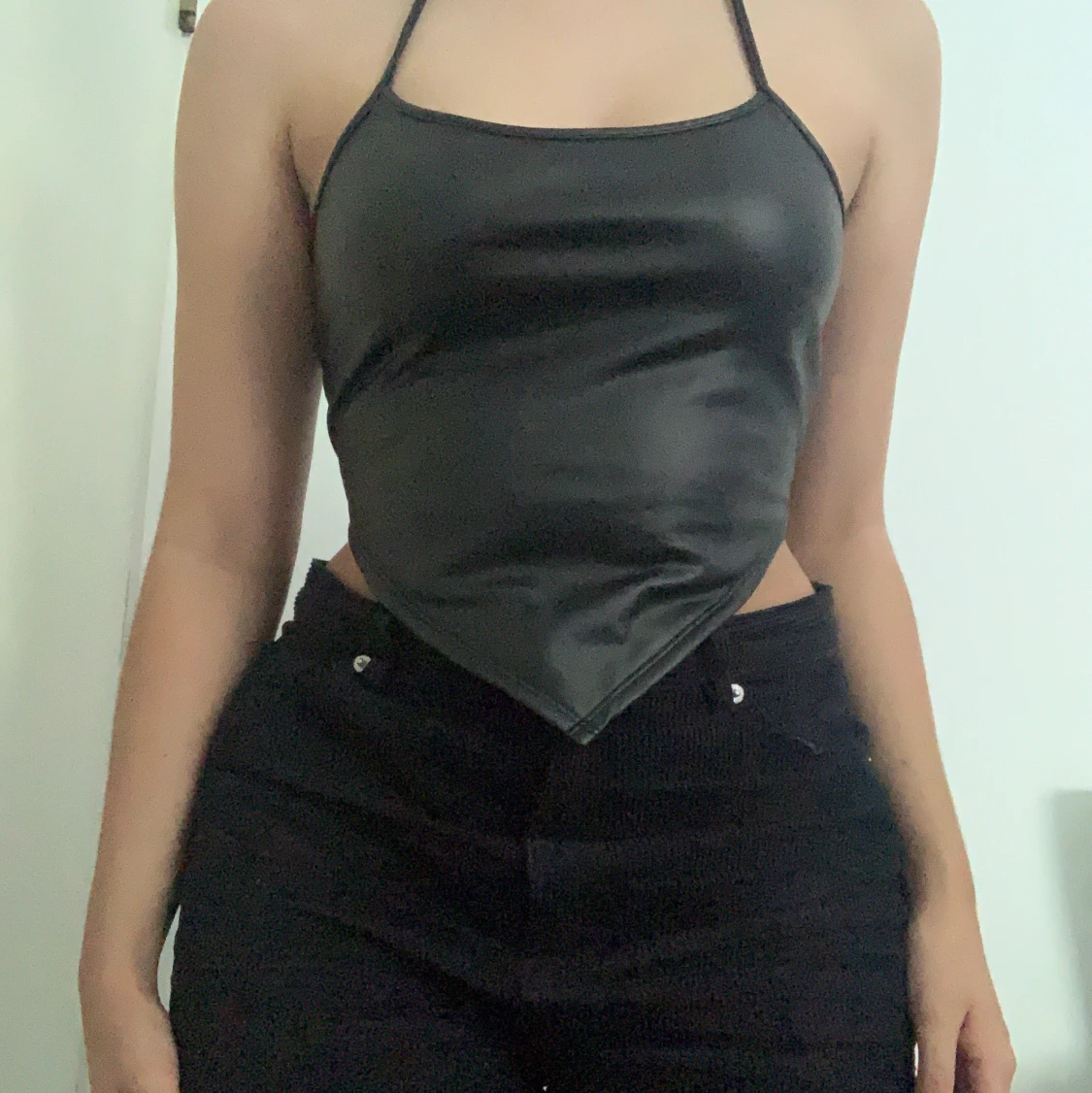 Svart ”skinn” topp 🎲
