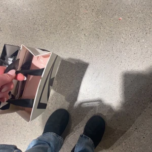 UGG  - Köpta föra vintern och använda några veckor, men i super fint skick. St 41. 