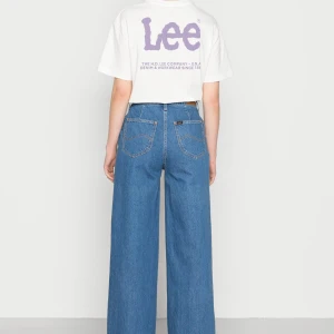 Lee  - Lee jeans.  Max använda 3 gånger.  Storlek 26/31.