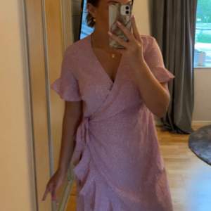 Jättesöt rosa klänning från vero moda som tyvärr inte kommer till användning längre 