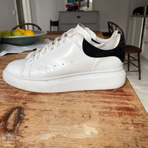 Alexander McQueen skor - Feta McQeen skor som jag inte har användning för. Äkta såklart men rätt så använda 7/10 för bra pris st 41 men sitter som 42