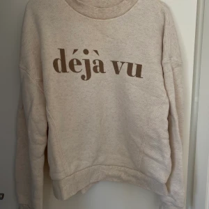 Beige Tröja - Tröja från Gina, knappt använd!