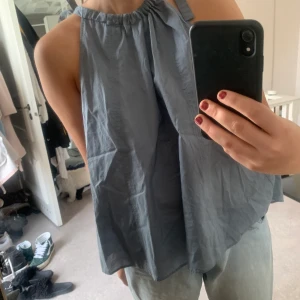 Hm topp strl xs - Säljer denna fina topp från hm som är helt oanvänd 💕💕💕! Strl xs