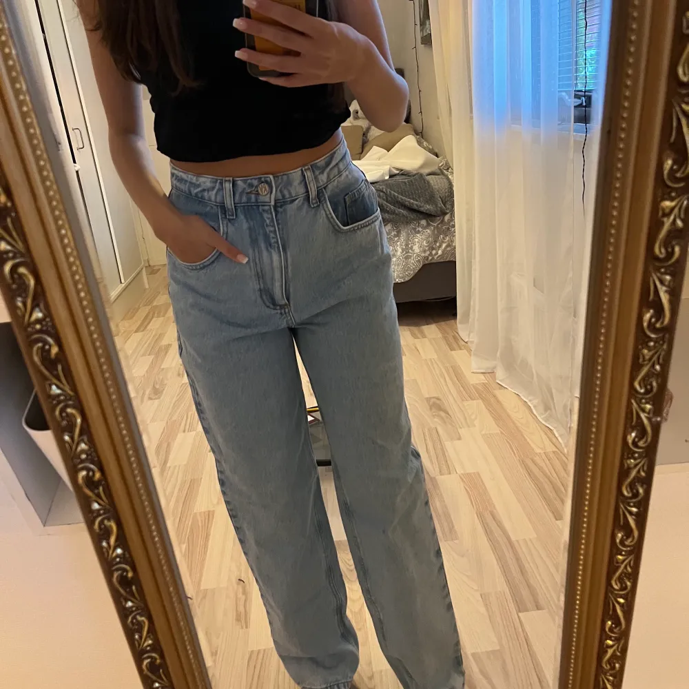 Baggy jeans från Asos! W26 L32🤍 120kr + frakt . Jeans & Byxor.