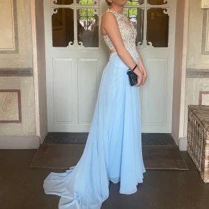 Balklänning - Som ny, endast använd 1 gång