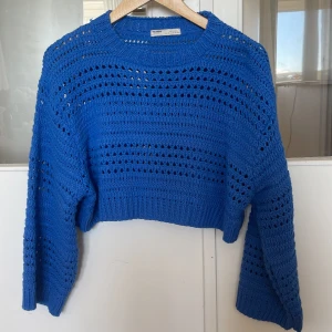 Pull&bear storlek S - Tröjan är använt en gång bara den är jätte fin men den var stor på mig  Frakt tillkommer på priset  