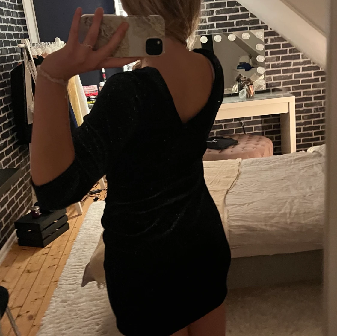 Svart/glittrig klänning  - 90