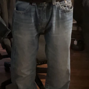 true religion jeans  - trueys för 1200kr från stöld användt 2 gånger max, väldigt bra skick. långa men sätter sig fint över skorna🙏🏻 ganska stora i midjan men de fixar sig med ett bälte💯skriv för fler bilder 