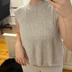 Tröja  - Grå stretchig hostig tröja