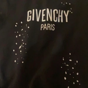 Givenchy tröja endast för 1000 kr - Givenchy tröja storlek s