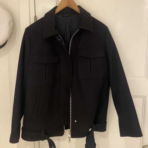 Jacka J.Lindeberg  - Varm höstjacka i mycket bra kvalitet från J.Lindeberg. 