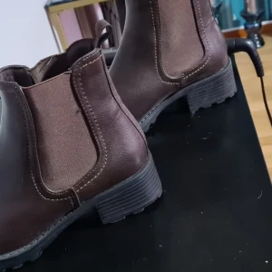 Skor - Säljer dessa skor sldrig använda. Storlek 36