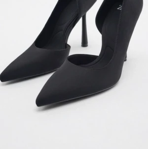 Klackar  - Helt nya klackar jätte fina, dom passar inte.  Kan skickas men du står för frakt, eller hämtas i sthlm Kan skicka fler bilder privat😊