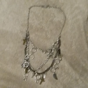 Halsband - Bar sick. Kan ta 25 beroende på om jag inte får sålt den.