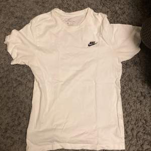 Nike t shirt S