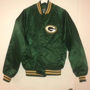 Varsity jacka L - Lite för liten tyvärr, säg till för fler Bilder✨