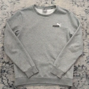 Puma tröja - Grå Puma tröja, lite använd. Jätte bra skick. Npris 350