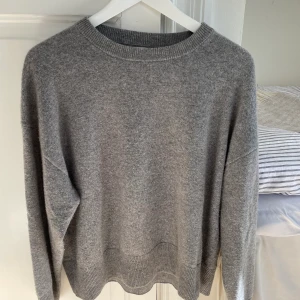 Soft goat tröja - Säljer min superfina cashmere tröja! Köptes på softgoat för cirka 1 år sen. Sparsamt använd!