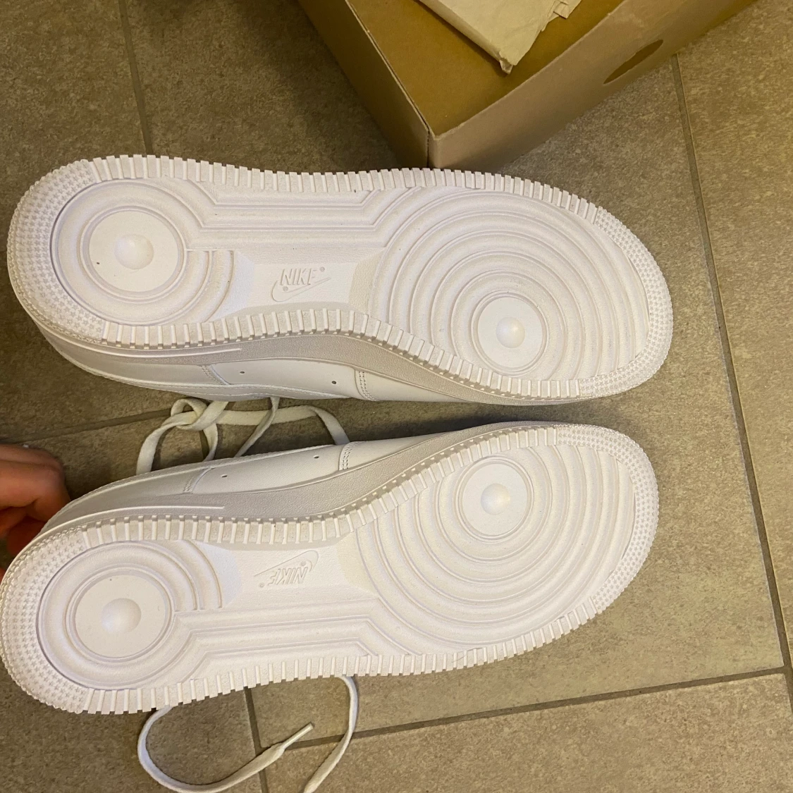 Nike air force 1 07” white storlek 46 - 91