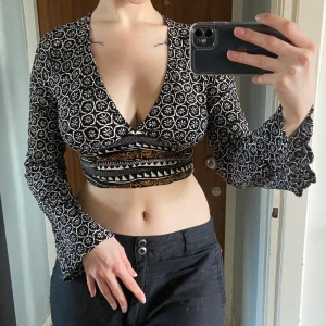 Topp - Galet fin tröja från pull&bear men har flera liknande. Som ny! Möts upp i Stockholm eller skickar mot fraktkostnad <3