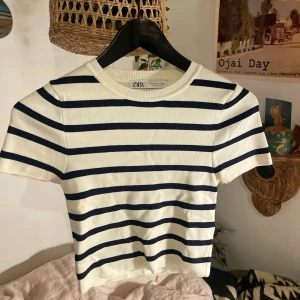 Topp från Zara  - Sitter fint och tajt och passar till mycket🤍