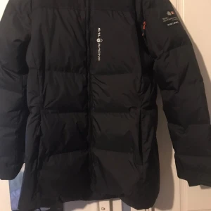 Sail racing - Hej den är helt ny sail racing jacka de helt ny och den oanvänd .  den är förstor på mig passar både tjejer och killar 