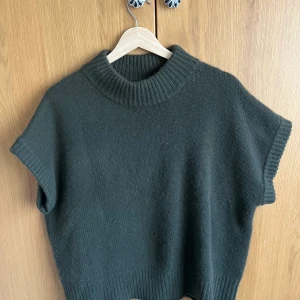 Soft goat tröja  - Mörk grön soft goat tröja, helt perfekt kondition