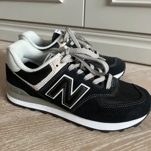  New Balance | Wl574evb Black (001) - Helt nya new balance i storlek 40,5. Nypris: ca 1000. 