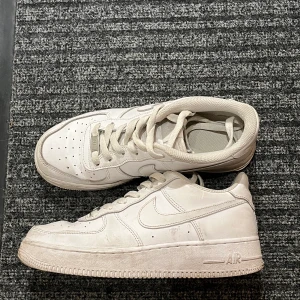 Air Force 1 - Air Force 1 - ett år gamla