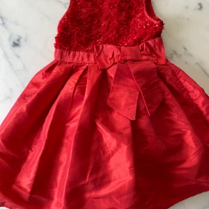 Klänning - Jätte fina klänningar i fint skick. Storlek 110 ”5 år” Från Åhléns. 50:- st