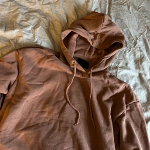 Hoodie - Helt ny hoodie från lager 157, croppad