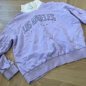 shein Los Angeles tröja med krage  - Köpt från Shein 