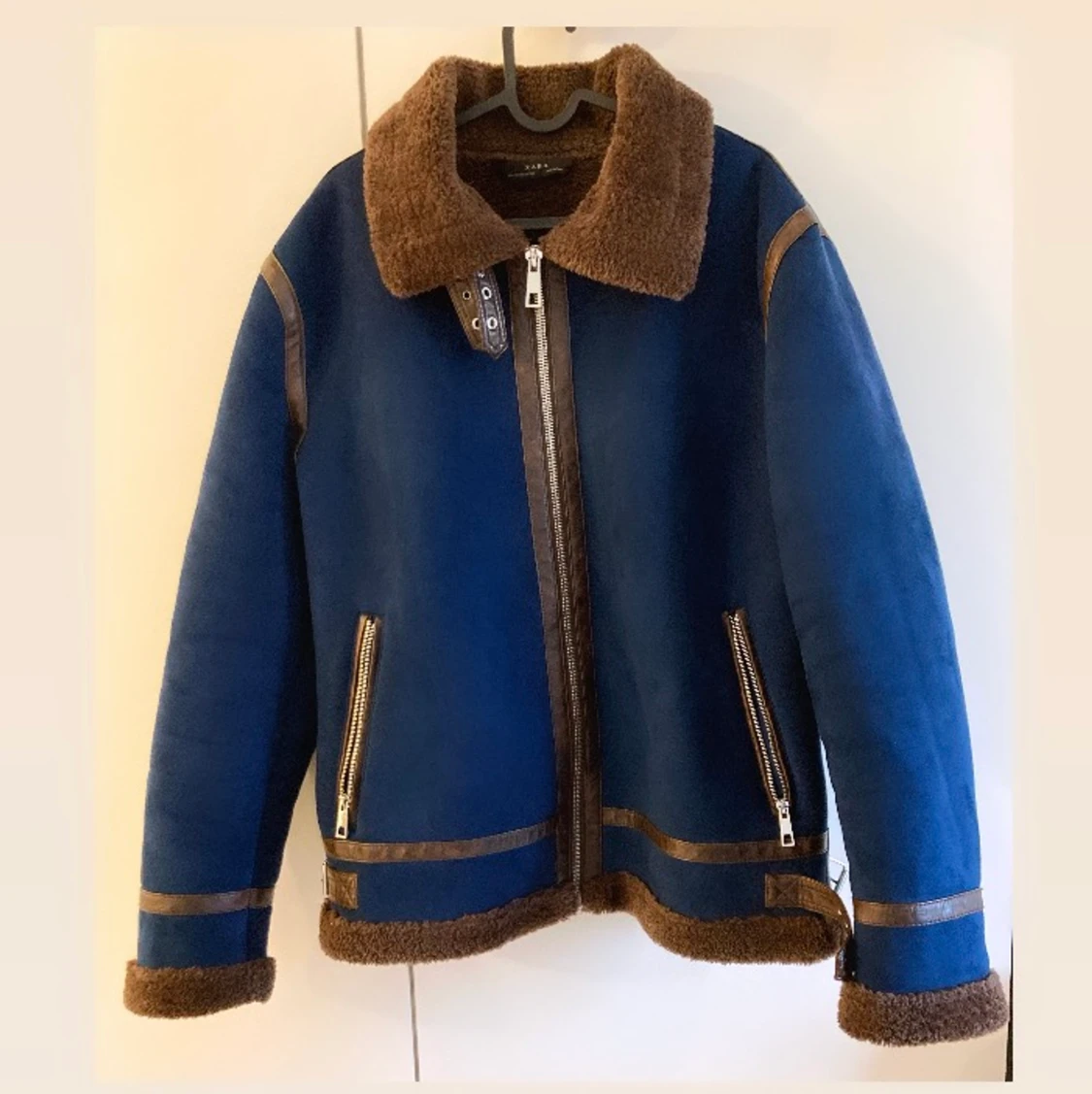 Snygg vinterjacka i mörkblått och brunt från Zara, herr strl L (42)