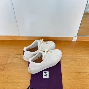 Eytys stlk 40 - EYTYS stlk 40, nypris 1999. Jätte fint skick!!Använda 1 gång. 🌺