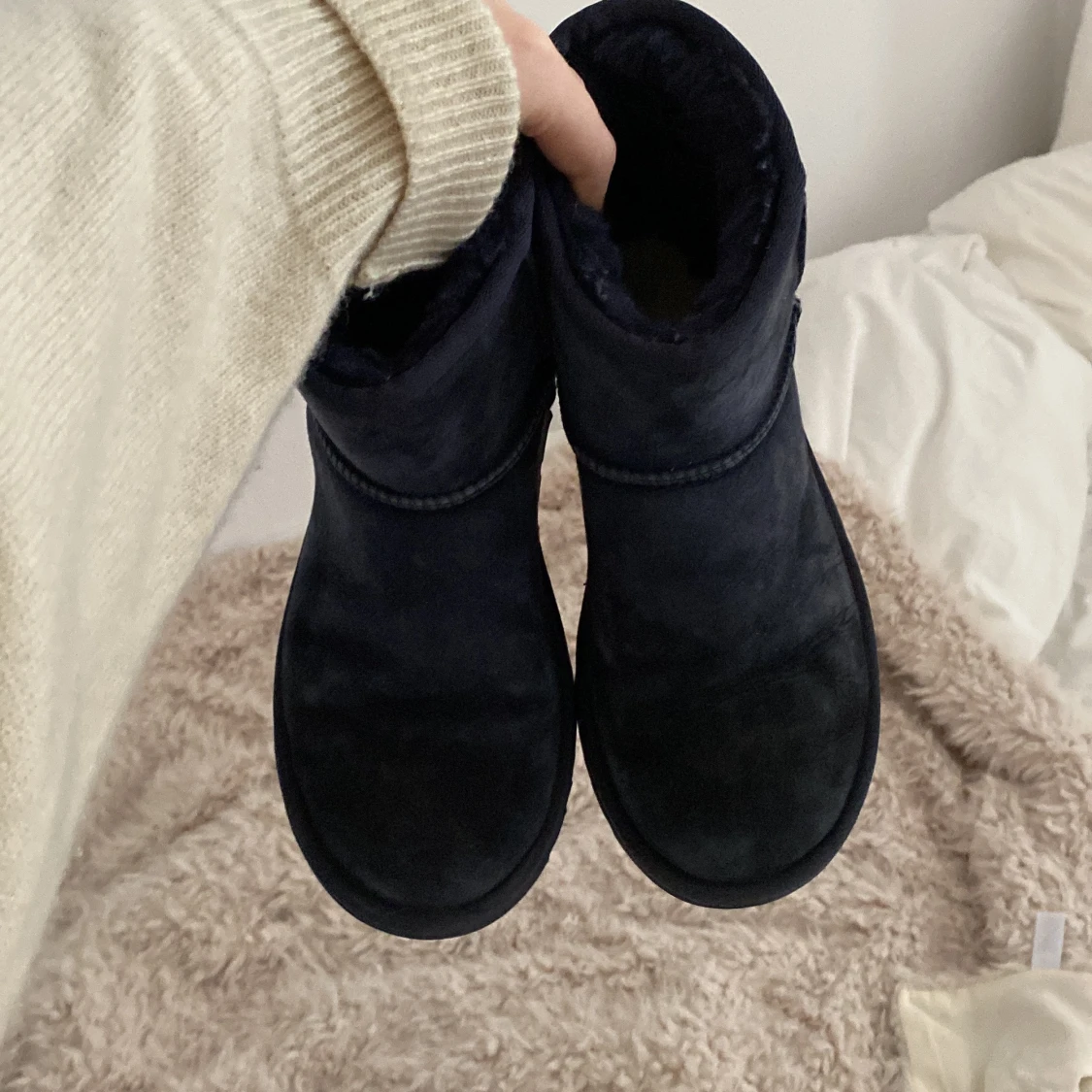 Mörkblåa uggs - 91