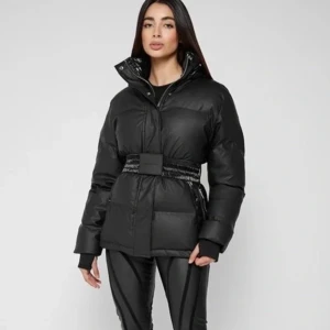 Maniere de voir vinterjacka - Säljer den för 1500kr Helt ny jacka, helt oanvänd! Finns i Norrköping 