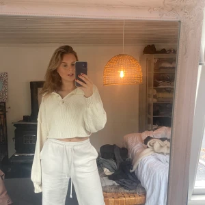 Sticka tröja  - Fin och mysig stickad tröja, perfekt nu till vintern ❤️❤️ om fler frågor eller bilder önskas är det bara att höra av dig :) !köparen står för frakten!