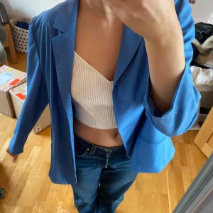 Ljusblå kavaj - Ej super snygg kavaj i en blå fin färg!