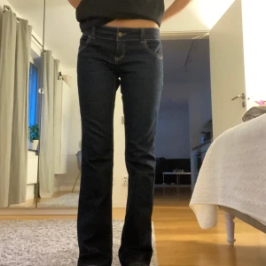 Jeans - Sjukt snygga lågmidjade jeans!