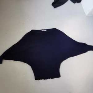 Stickad tröja NAKD strl S - Stickad tröja i bra skick. 