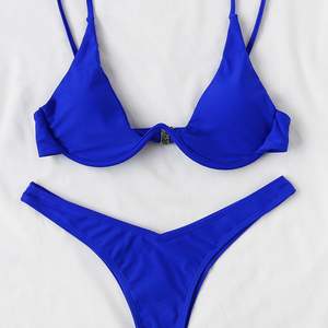 säljer min blåa bikini då den är för stor för mej. nyköpt och oanvänd!! 