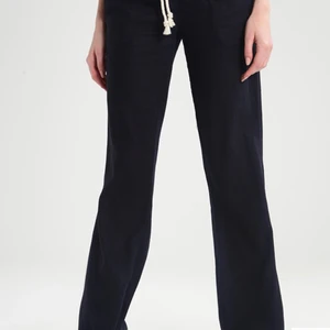 Roxy linnebyxor -  Supertrendiga linnebyxor från Roxy! använda en gång men annars helt nya, säljer pga för liten för mig