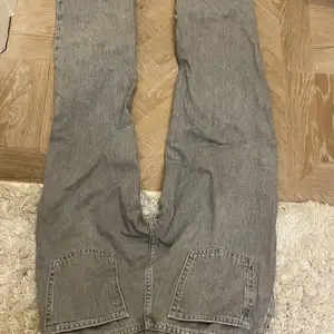 Haft jeansen i 1 vecka men tycker ej dom passar mig! ( Zara jeans) bra skick! 11-12 men passar till 14 15 också💗