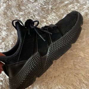 Adidas skor - Använder inte längre, ser ut som helt nya. 